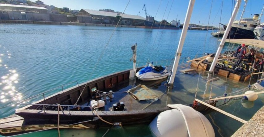 FOTO Pogledajte izvlačenje jedrilice koju je jugo potopilo kod Splita